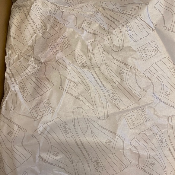 BNWB FILA WHITE SIZE 8 men’s - Picture 13 of 13